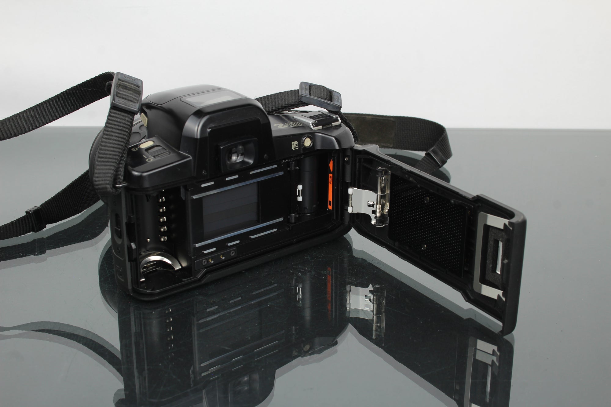 Pentax Z-10 + 1:4-5.6 35-80mm objektiv