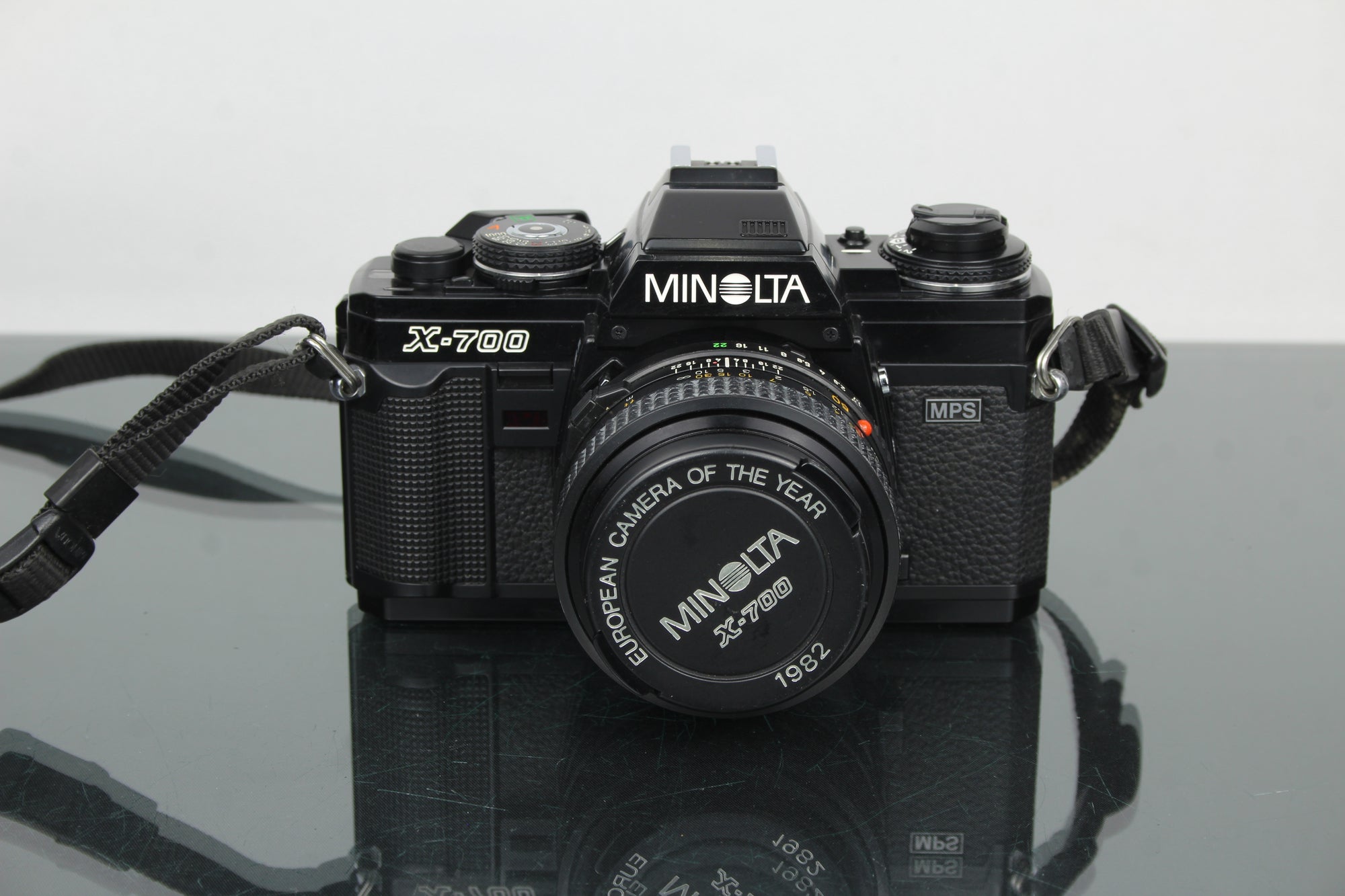 Minolta X-700 + MD 50mm 1:1.7 lens