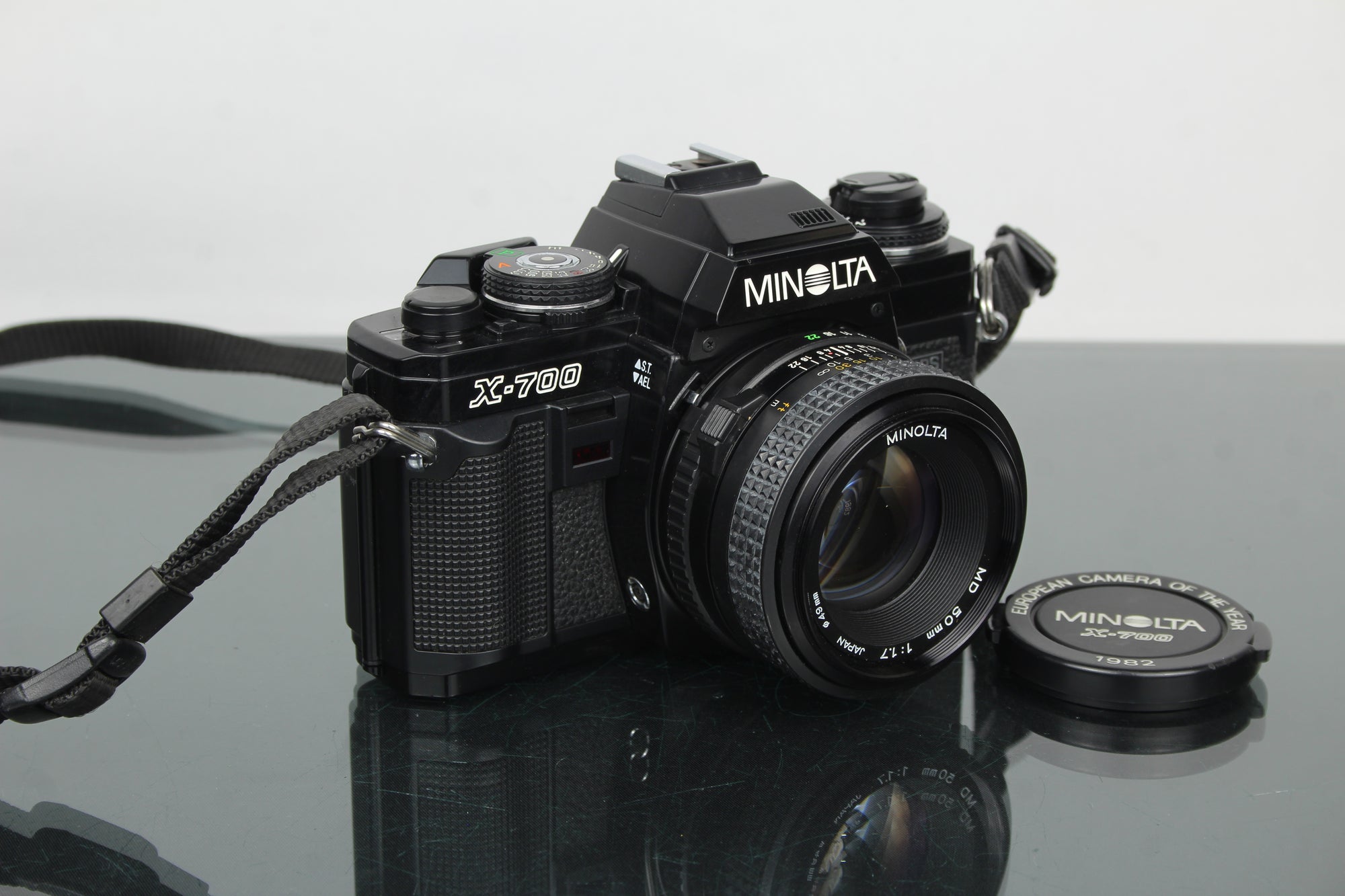 Minolta X-700 + MD 50mm 1:1.7 lens