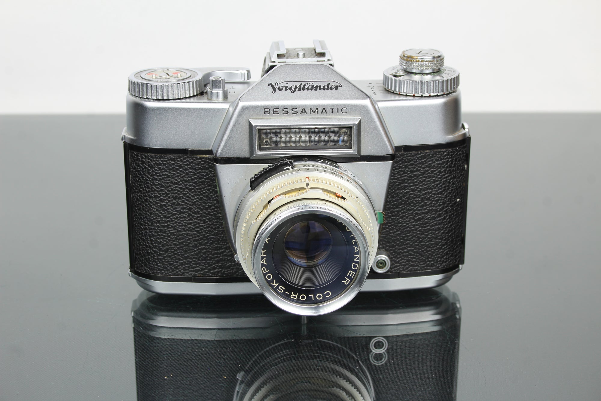 Voigtländer Bessamatic + 50mm f/2.8 Color-Skopar objektiv