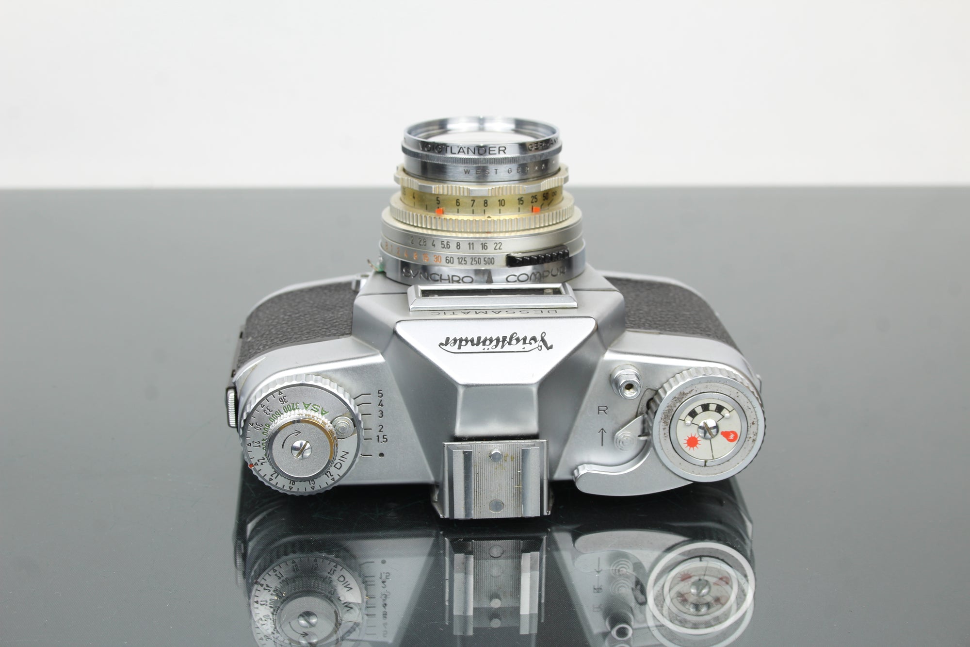 Voigtländer Bessamatic + 50mm f/2.8 Color-Skopar objektiv