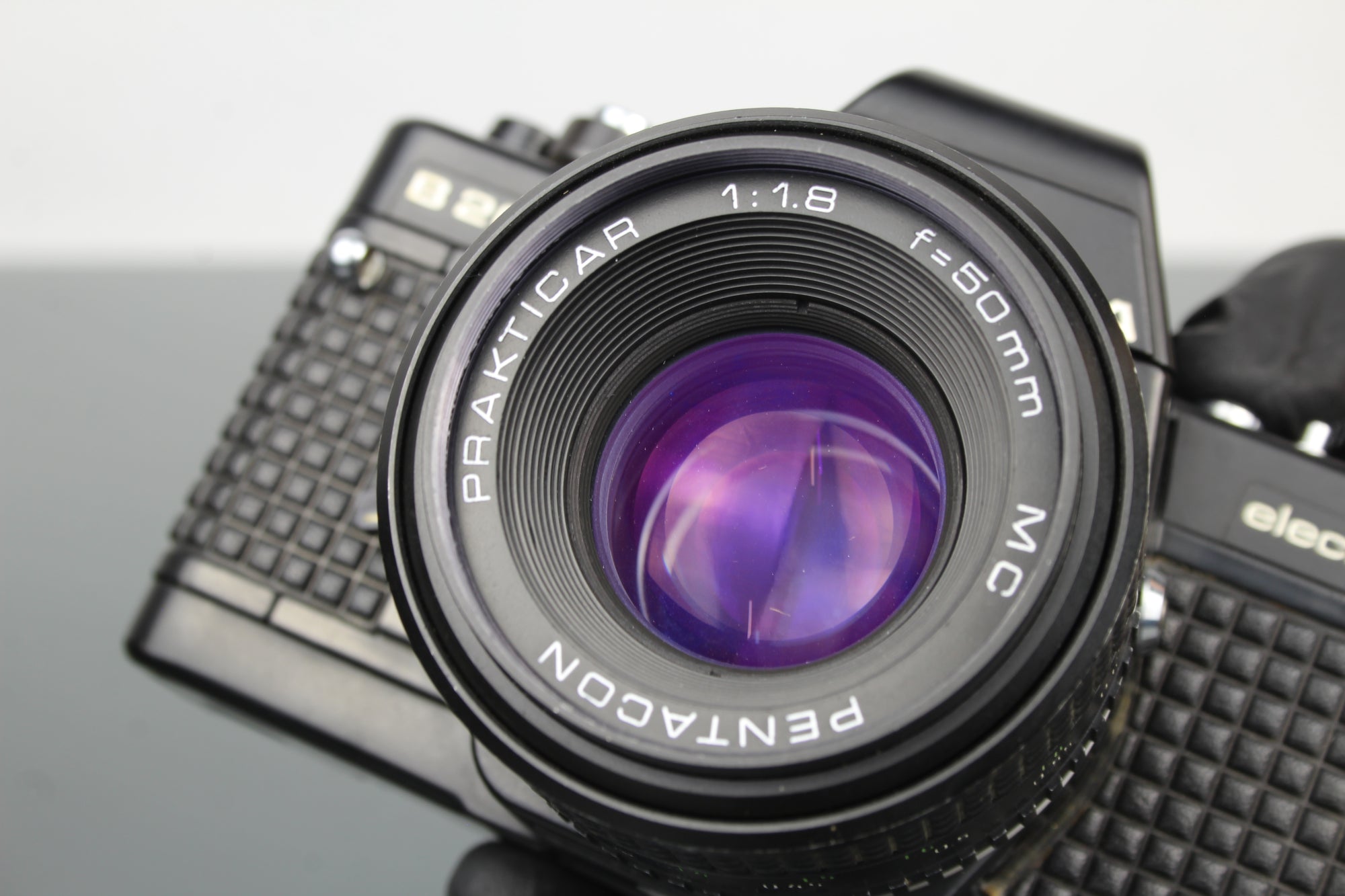 <tc>Praktica</tc> B200 elektronisk +  <tc>Praktica</tc>r 50mm 1.8 linse