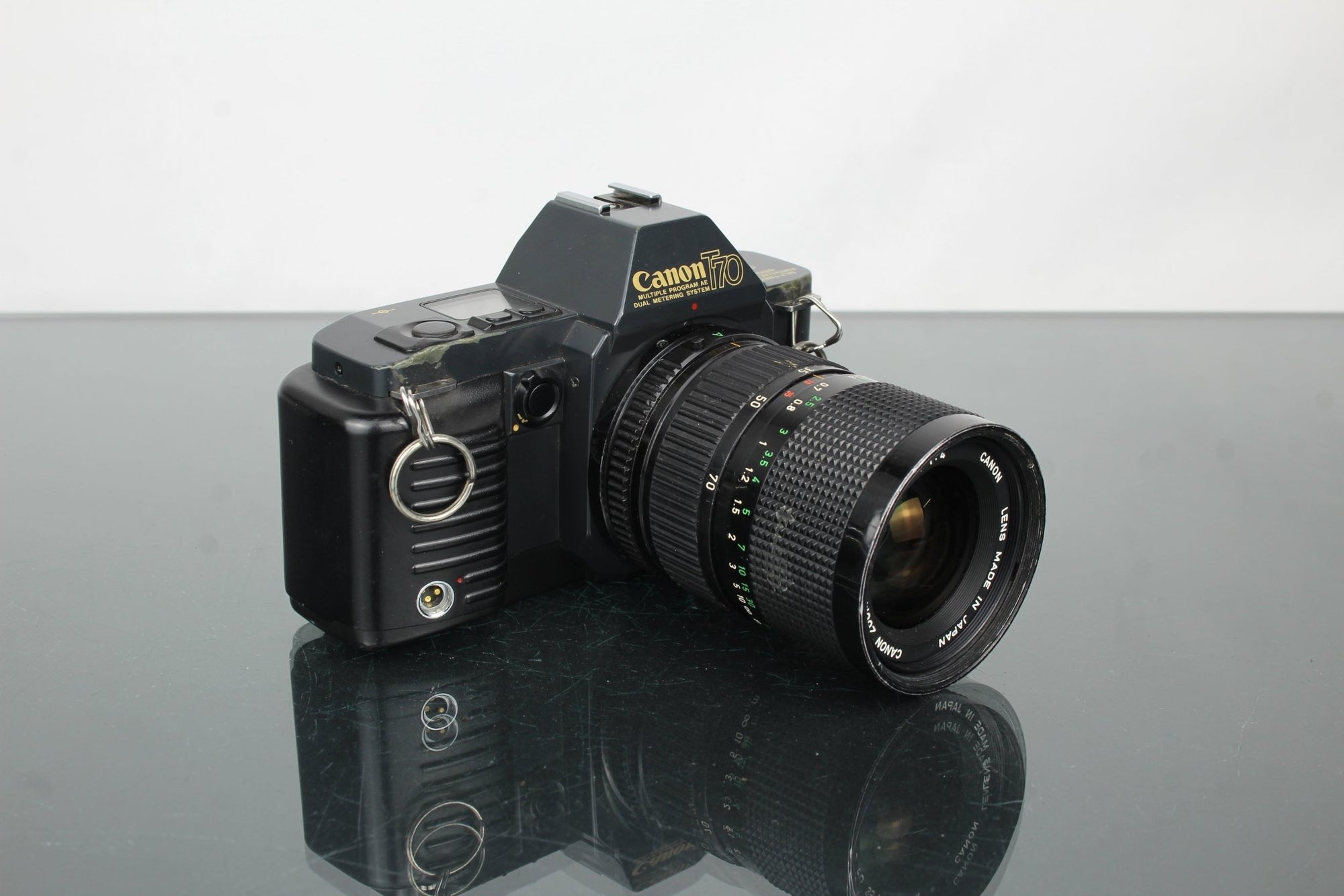Canon T70 + Canon 35 - 70mm 1:4 - Dutch|Thrift