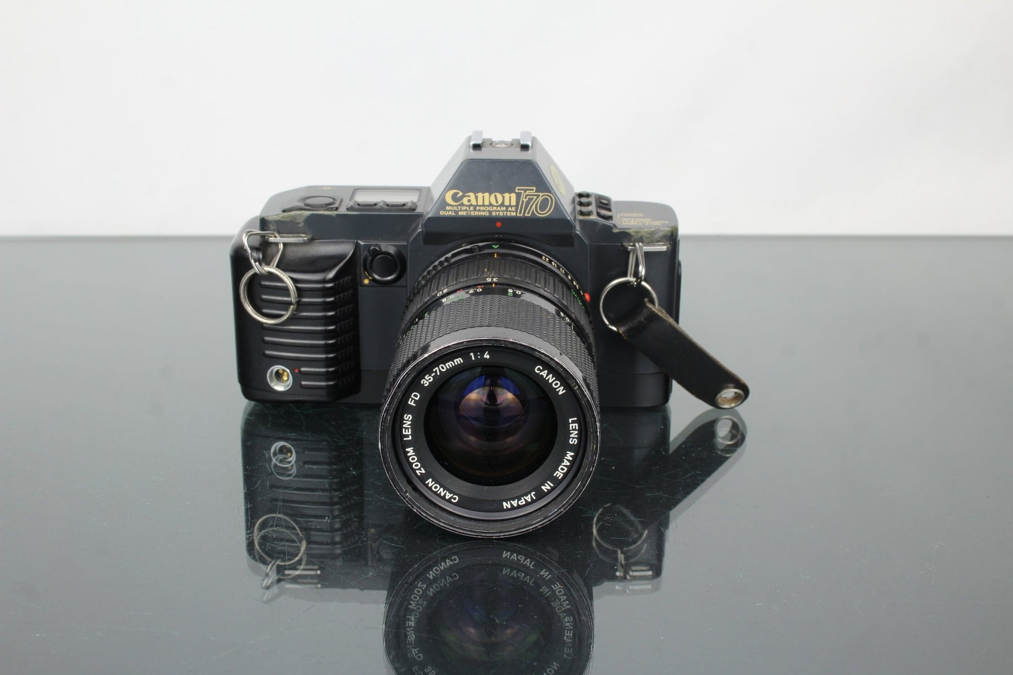 Canon T70 + Canon 35 - 70mm 1:4 - Dutch|Thrift