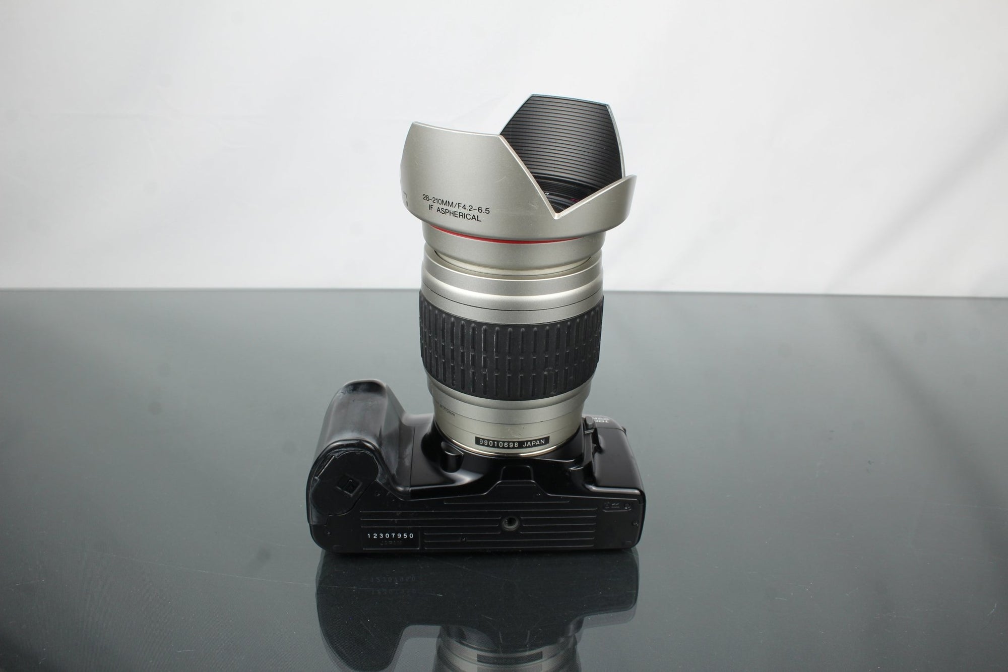 Minolta Dynax 3000I + VoigtLänder 28 - 210mm 1:4,2 - 6,5 lens - Dutch|Thrift
