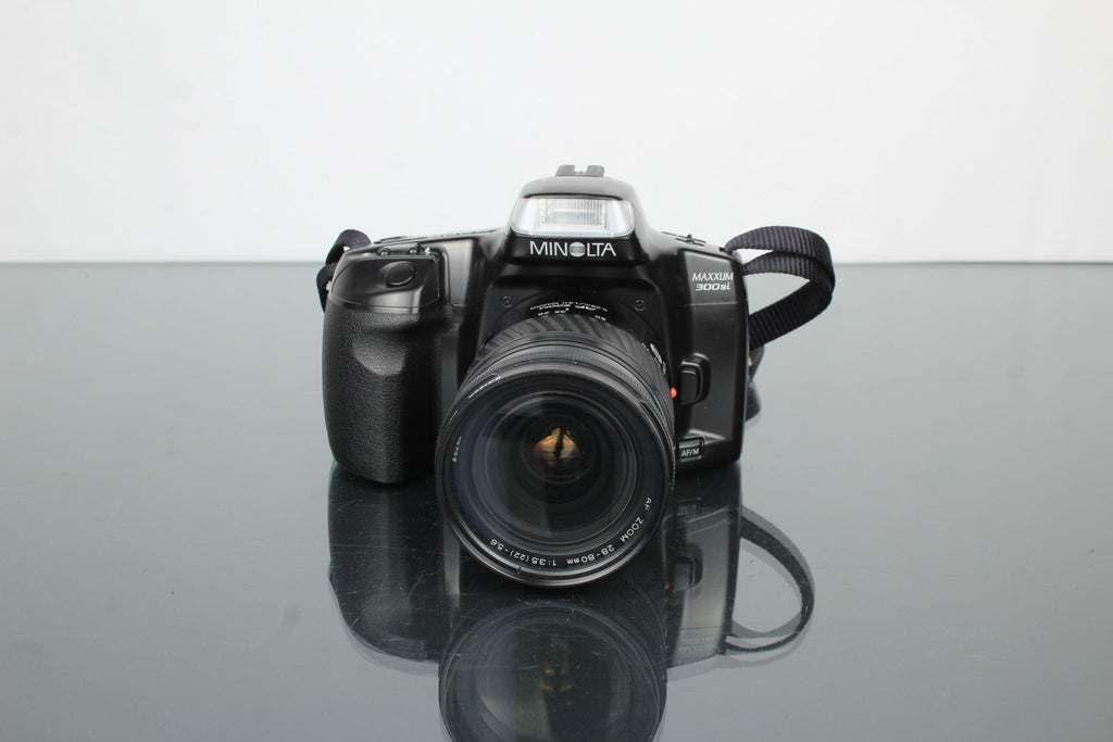 Minolta Maxxum 300si + Minolta AF Zoom 28 - 80mm - Dutch|Thrift