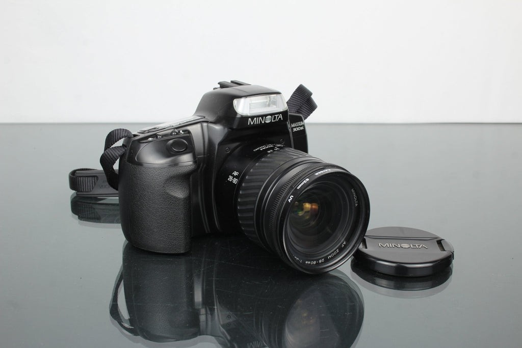 Minolta Maxxum 300si + Minolta AF Zoom 28 - 80mm - Dutch|Thrift