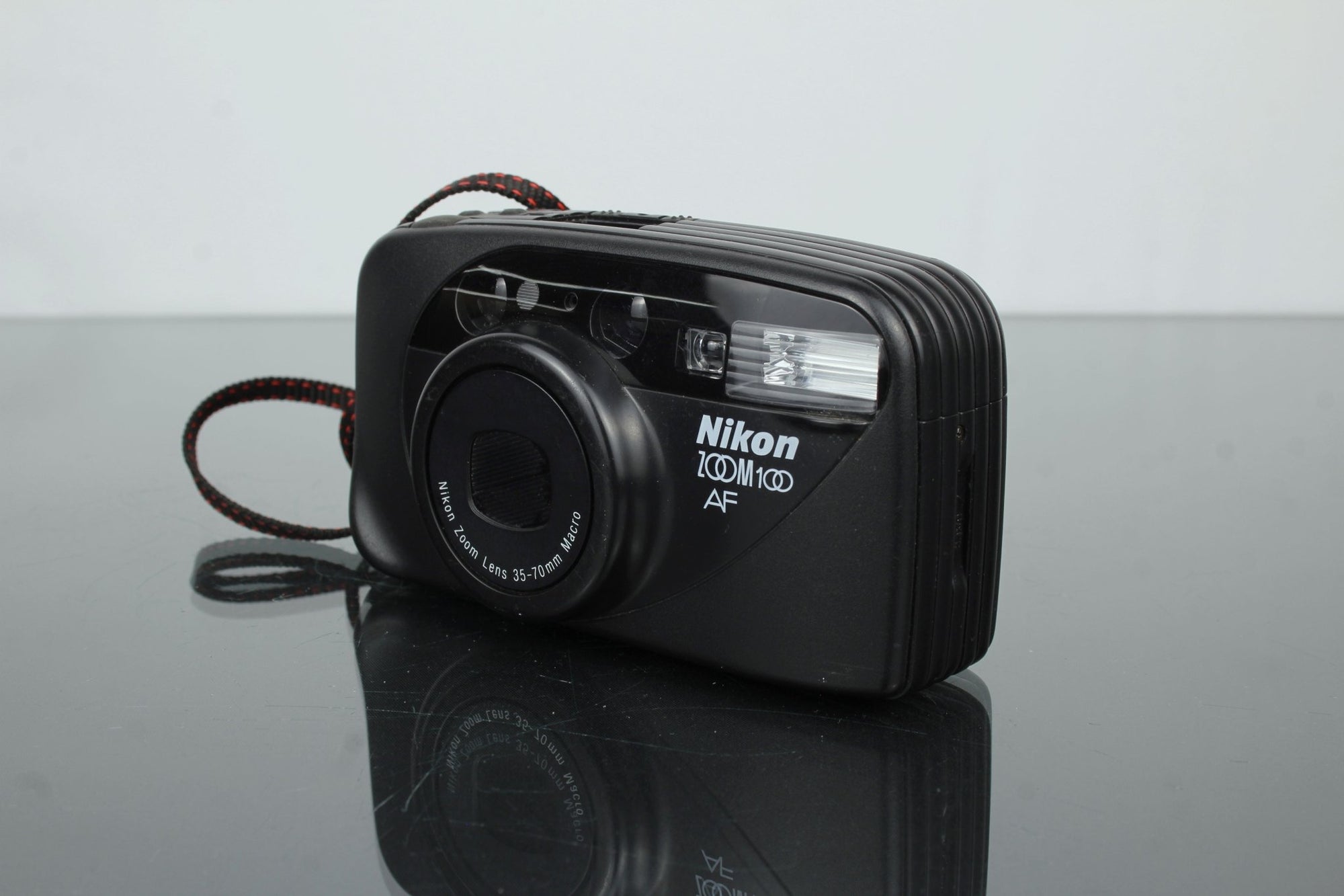 Nikon Zoom 100AF - Dutch|Thrift