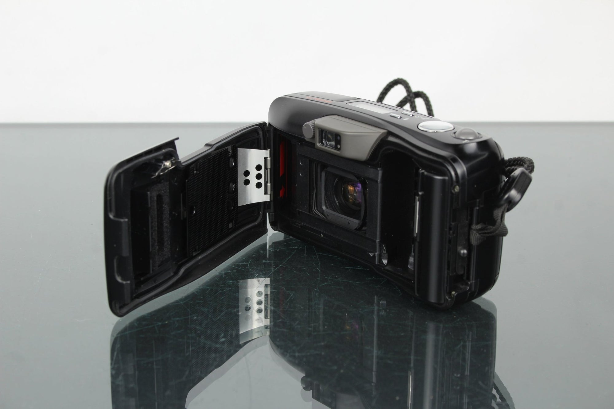 Olympus Mju 140 - Dutch|Thrift