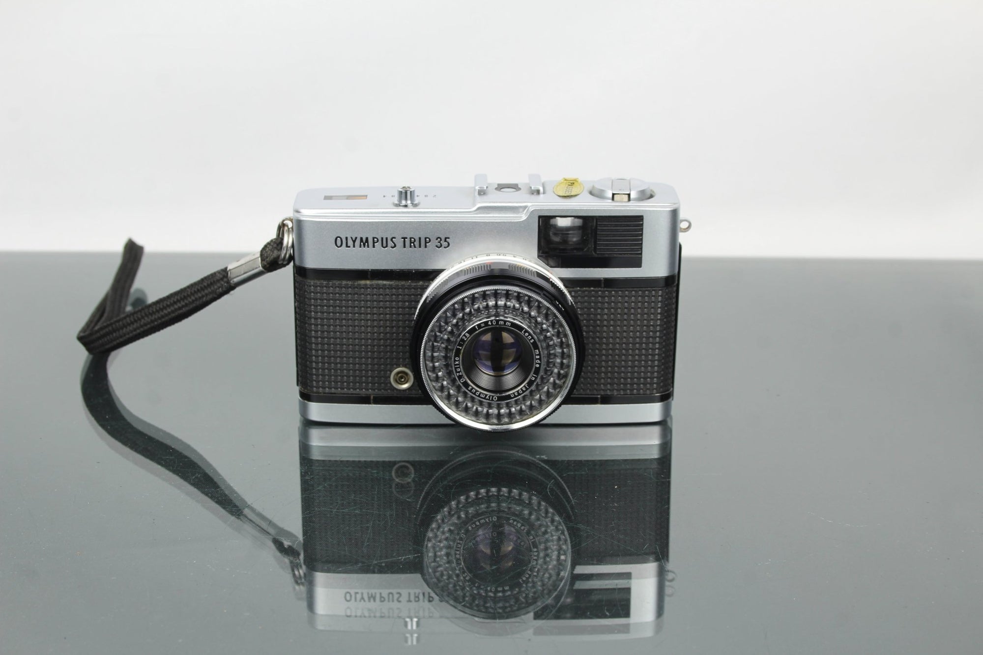 Olympus Trip 35 - Dutch|Thrift