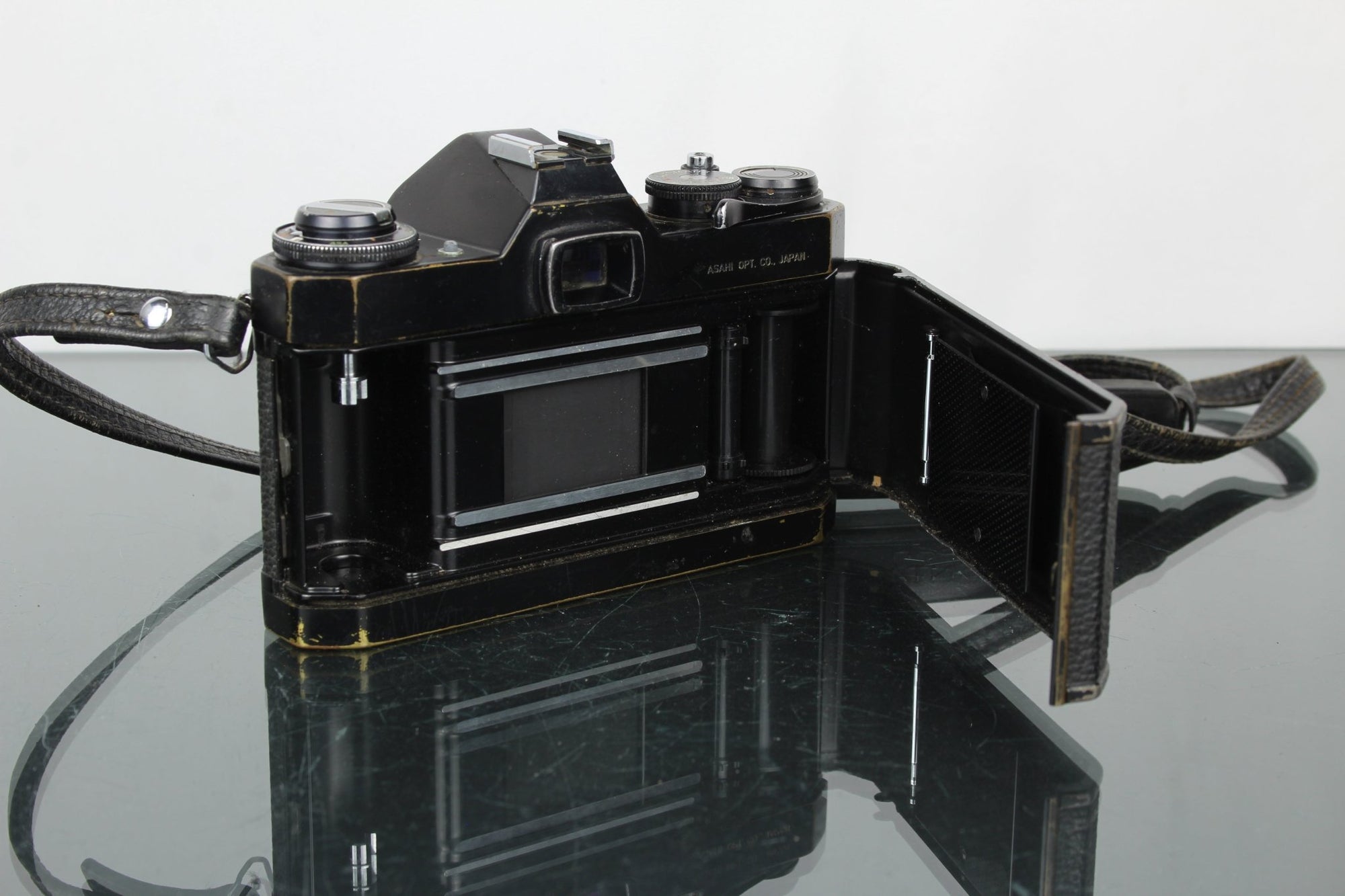 Pentax ES + Panagor PMC Wideangle 28mm 1:2.8 Lens - Dutch|Thrift