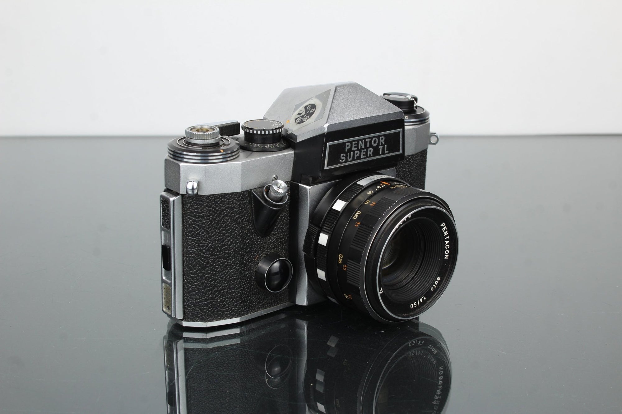 Pentor super tl + pentacon 50mm 1:1.8 - Dutch|Thrift