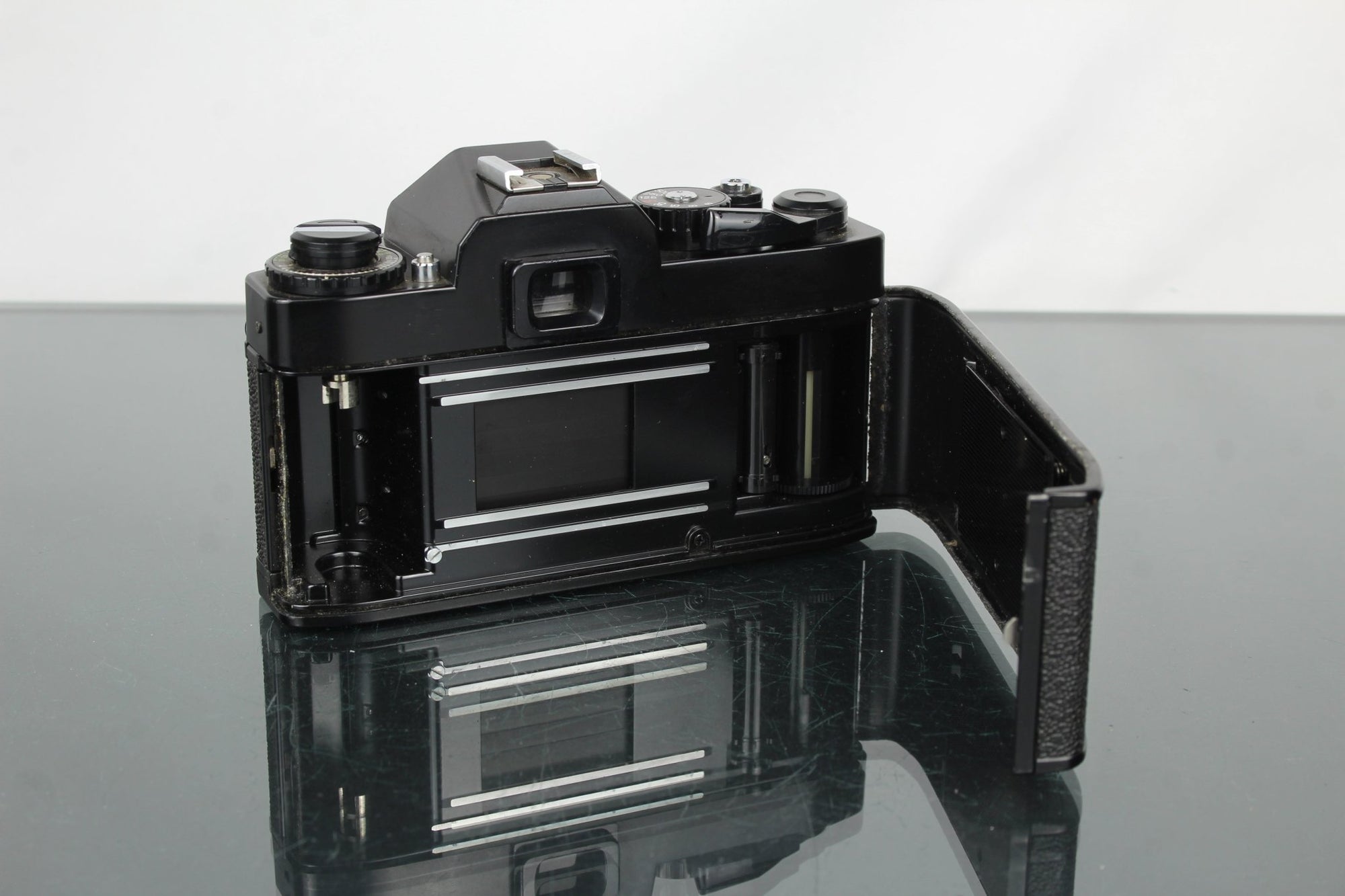 Ricoh KR - 5 + Kiron 28mm f/2.8 lens - Dutch|Thrift