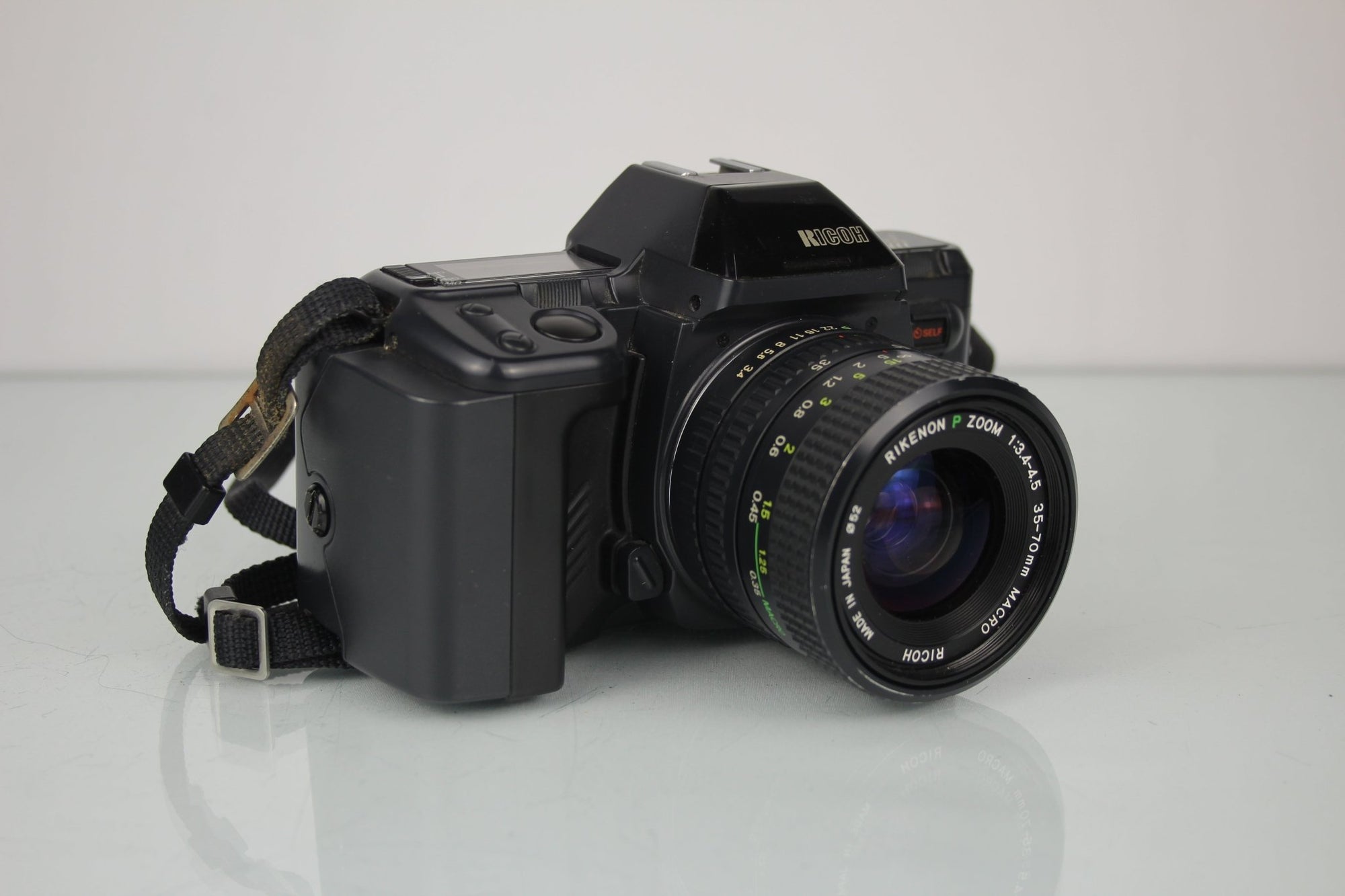 Ricoh XR - X + 35 - 70mm 1:3.4 - 4.5 lens - Dutch|Thrift