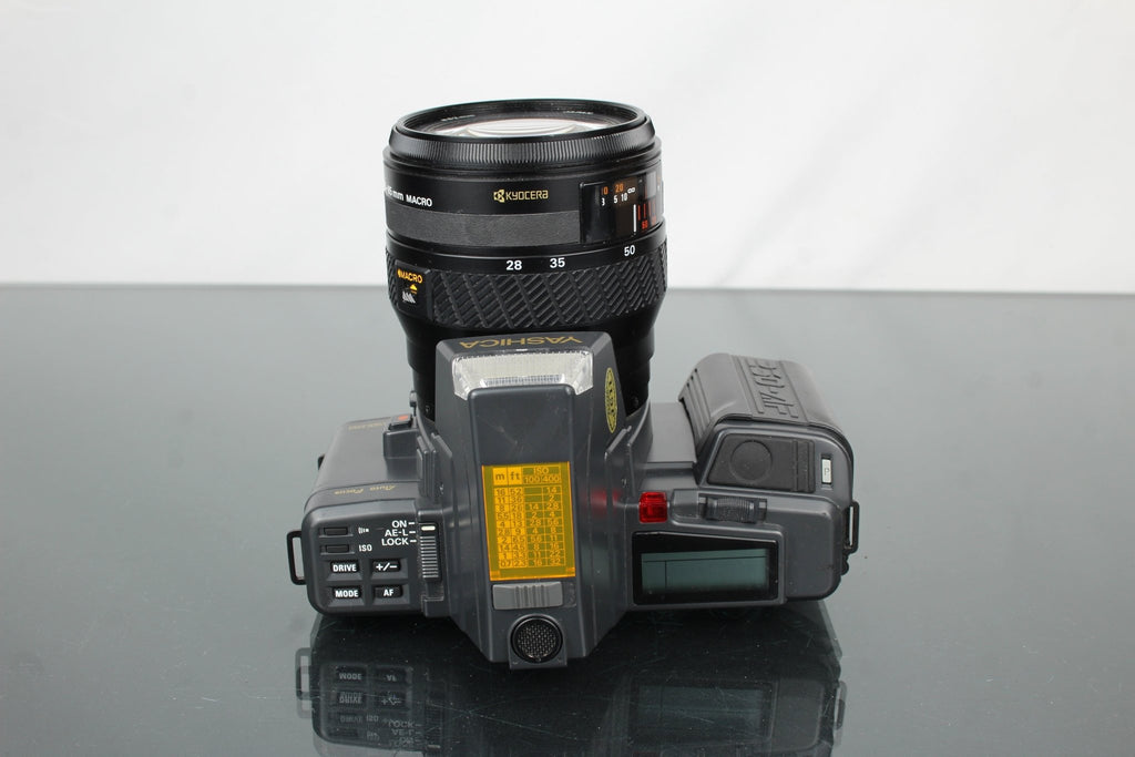 Yashica 230 - AF + Yashica AF 28 - 85mm 1:3.5 - 4.5 - Dutch|Thrift