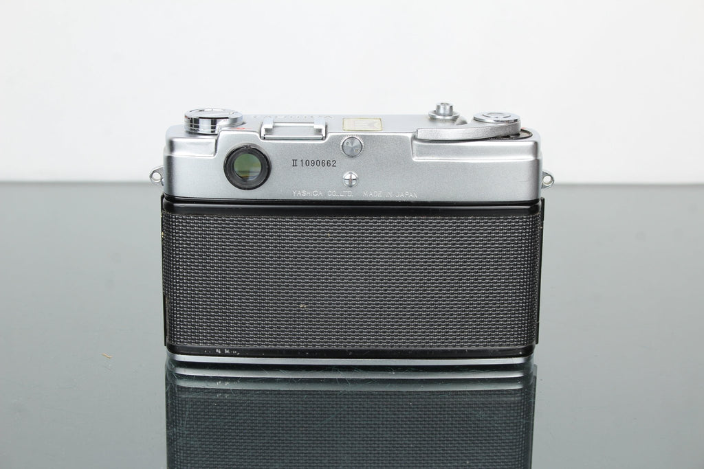 Yashica M - II + Yashinon 1:2.8 f=4.5cm - Dutch|Thrift