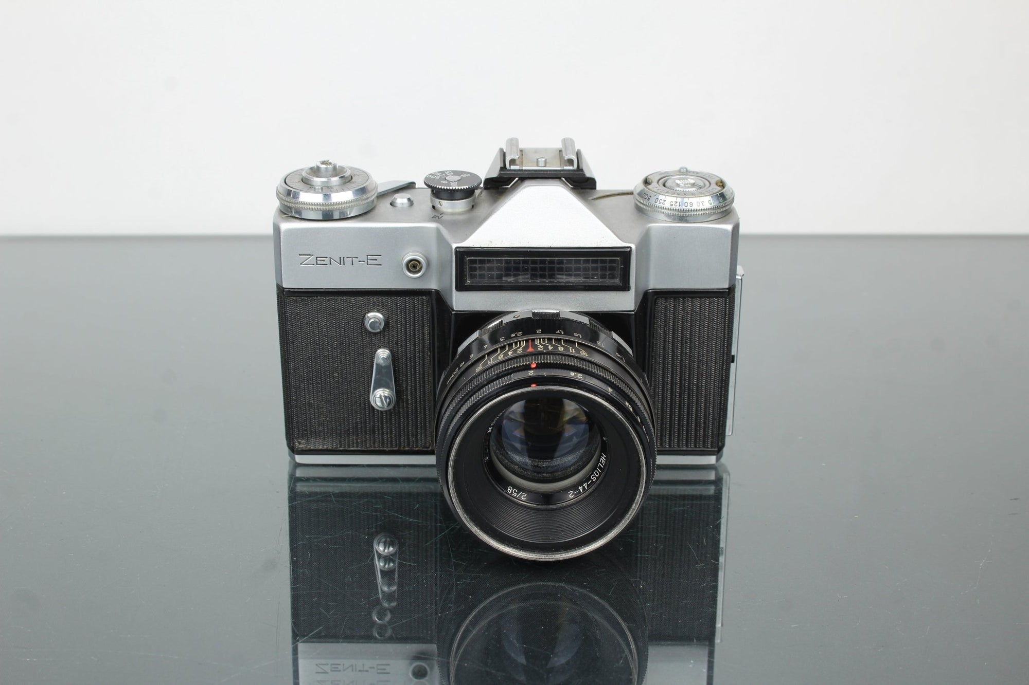 Zenit - E + Helios 44 - 2 2/58 lens - Dutch|Thrift